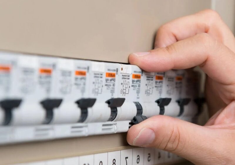 Maintain switchboard